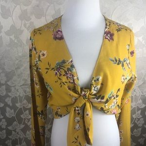 NEW LEITH YELLOW SPRUCE FLORAL TOP. Size M. NWT.